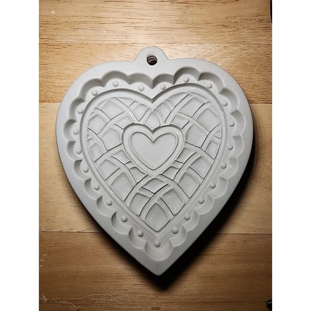 Clay Folk Art Heart Cookie Mold-Wilton 1997 a Beautiful Valentine Baking Cooking